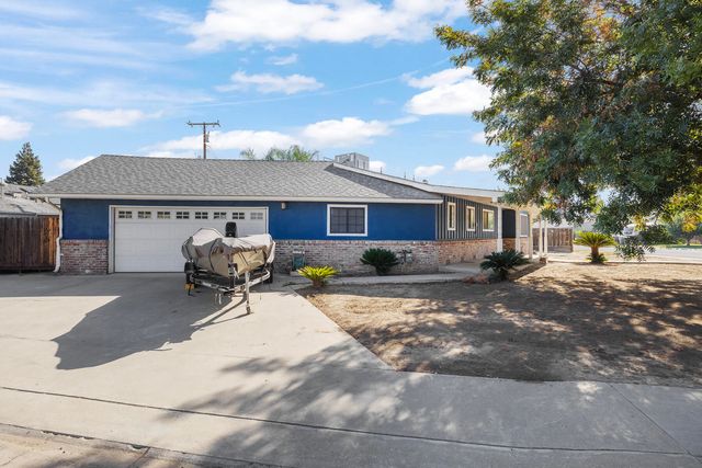 2242 E Howard Avenue, Visalia, CA 93292