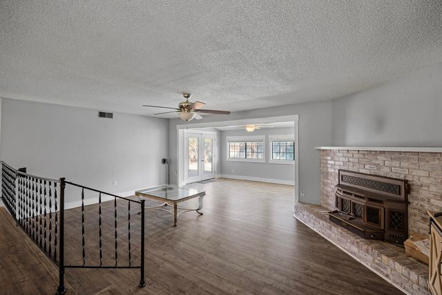 2242 E Howard Avenue, Visalia, CA 93292