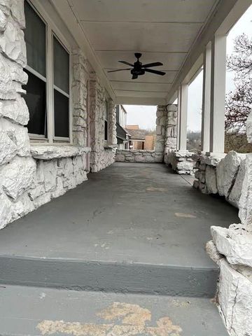 9321 E 15th Street, Independence, MO 64052