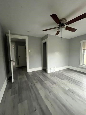 9321 E 15th Street, Independence, MO 64052