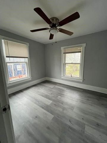 9321 E 15th Street, Independence, MO 64052