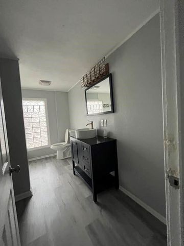 9321 E 15th Street, Independence, MO 64052