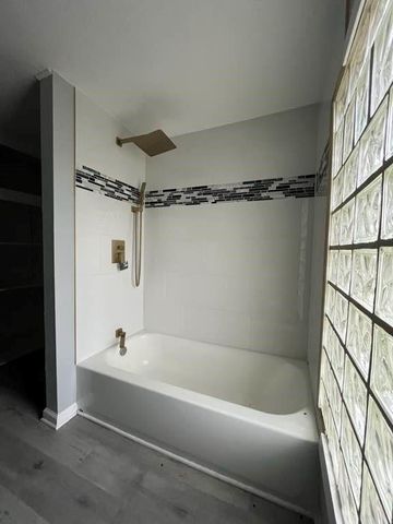 9321 E 15th Street, Independence, MO 64052