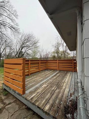 9321 E 15th Street, Independence, MO 64052