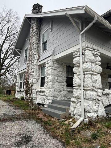 9321 E 15th Street, Independence, MO 64052