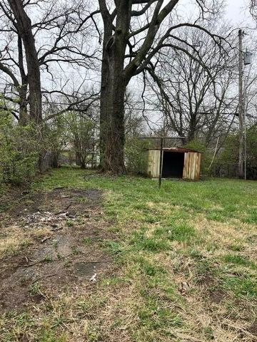 9321 E 15th Street, Independence, MO 64052