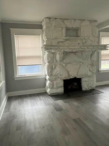 9321 E 15th Street, Independence, MO 64052