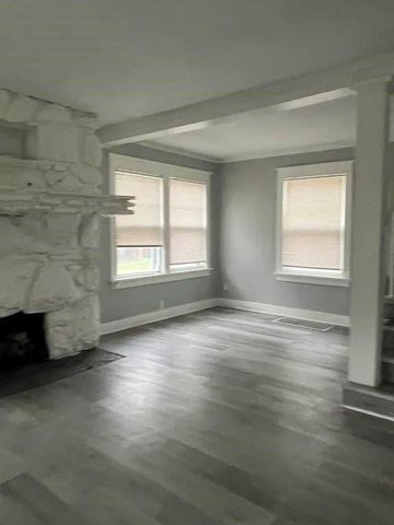 9321 E 15th Street, Independence, MO 64052