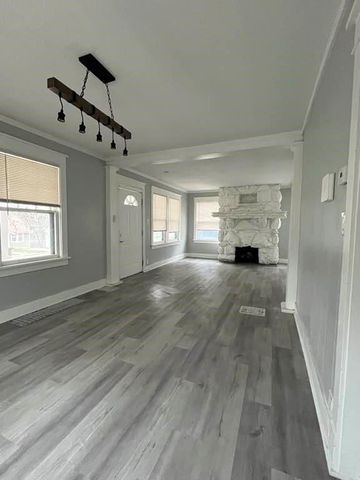 9321 E 15th Street, Independence, MO 64052