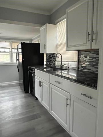9321 E 15th Street, Independence, MO 64052