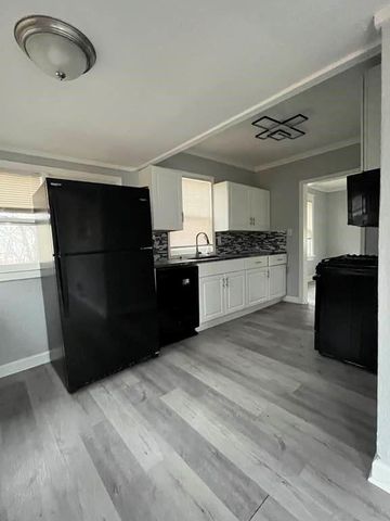 9321 E 15th Street, Independence, MO 64052