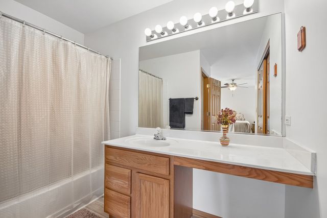 502 Heritage Court, St. Charles, IL 60175
