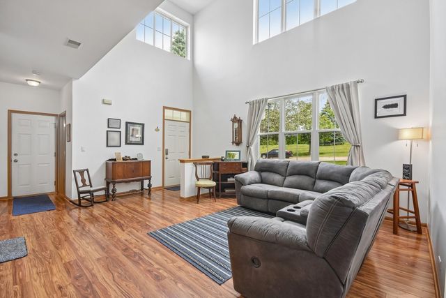 502 Heritage Court, St. Charles, IL 60175