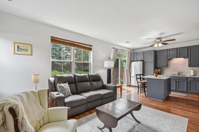 502 Heritage Court, St. Charles, IL 60175