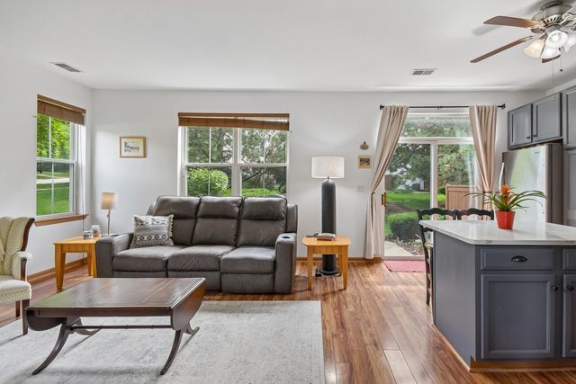 502 Heritage Court, St. Charles, IL 60175