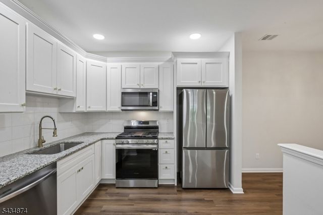 144 Barrister Dr 144, Butler Boro, NJ 07405