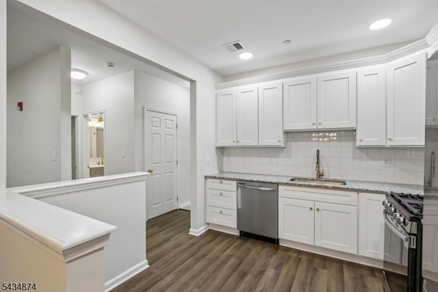 144 Barrister Dr 144, Butler Boro, NJ 07405