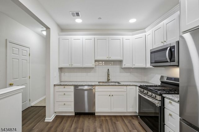 144 Barrister Dr 144, Butler Boro, NJ 07405
