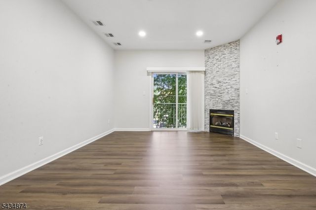 144 Barrister Dr 144, Butler Boro, NJ 07405