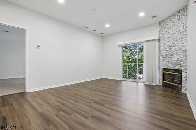 144 Barrister Dr 144, Butler Boro, NJ 07405