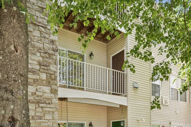 144 Barrister Dr 144, Butler Boro, NJ 07405