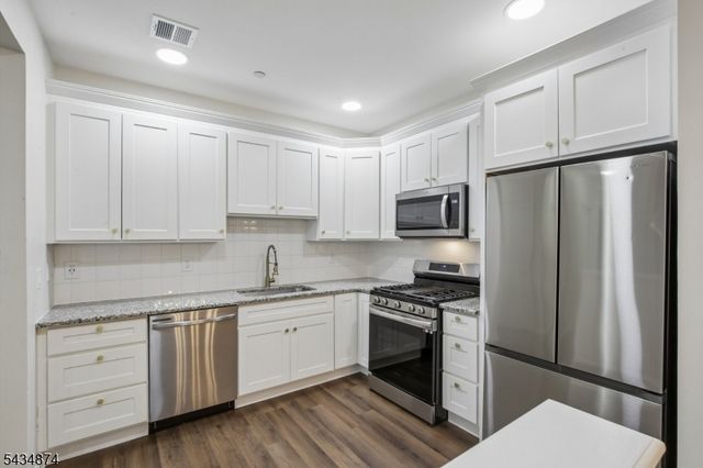 144 Barrister Dr 144, Butler Boro, NJ 07405