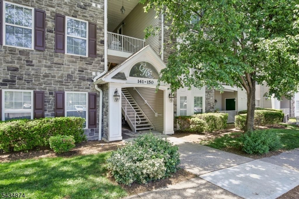 144 Barrister Dr 144, Butler Boro, NJ 07405