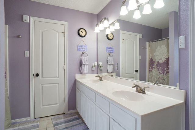 8125 Berkshire Drive, Fort Worth, TX 76137