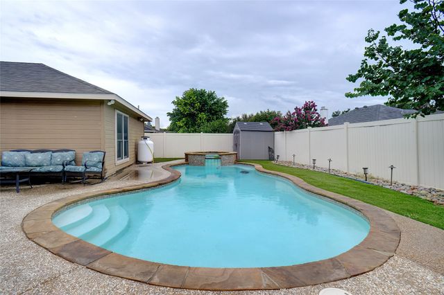 8125 Berkshire Drive, Fort Worth, TX 76137