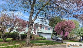 8 Windy Hill Road, Metuchen, NJ 08840