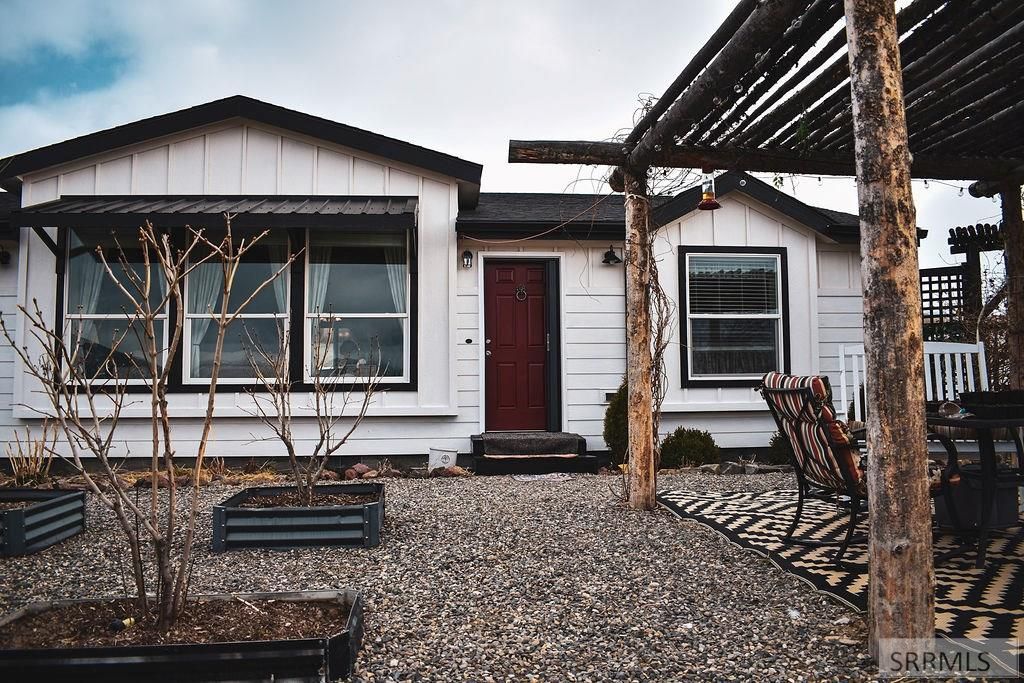 Image 3 of property listing at 56 Country Living Lane, Salmon, ID 83467