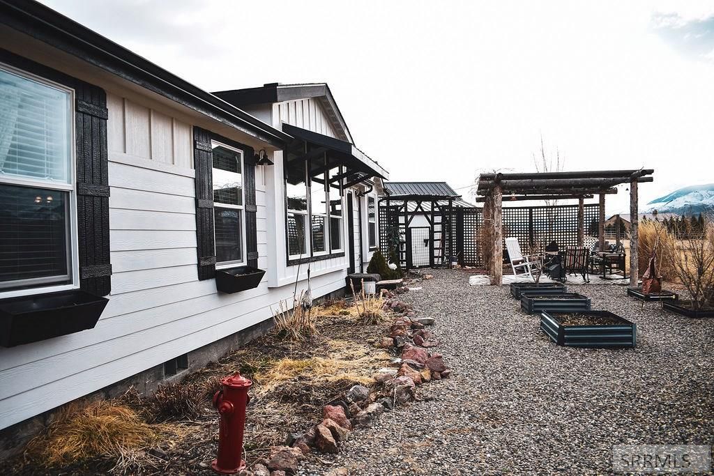 Image 4 of property listing at 56 Country Living Lane, Salmon, ID 83467