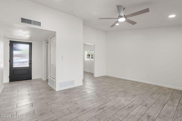 6978 N Asterion Lane, Tucson, AZ 85741