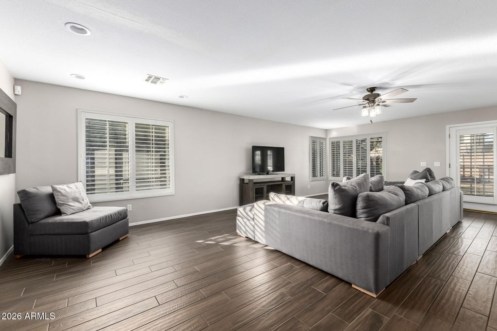 Image 3 of property listing at 3254 E WASHINGTON Avenue, Gilbert, AZ 85234