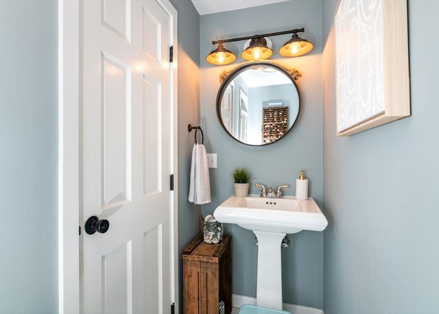 255 Elm St, Marshfield, MA 02050