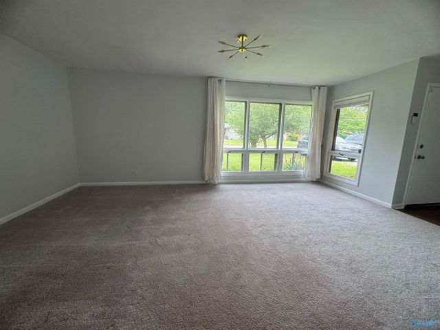 909 Woodall Lane NW, Huntsville, AL 35816