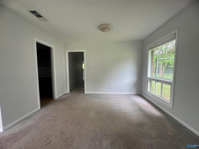 909 Woodall Lane NW, Huntsville, AL 35816