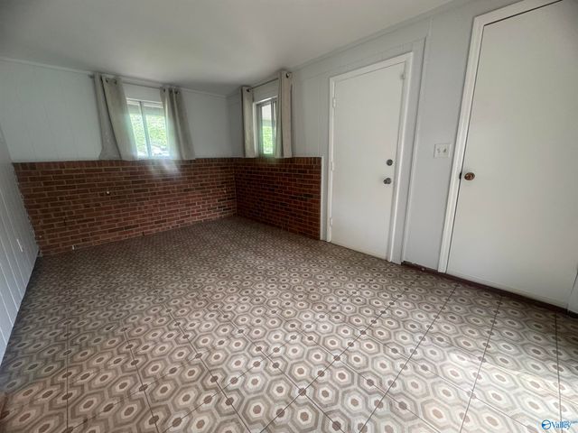 909 Woodall Lane NW, Huntsville, AL 35816