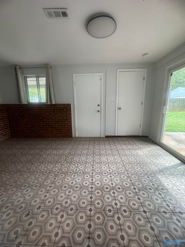 909 Woodall Lane NW, Huntsville, AL 35816