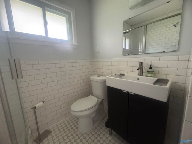 909 Woodall Lane NW, Huntsville, AL 35816