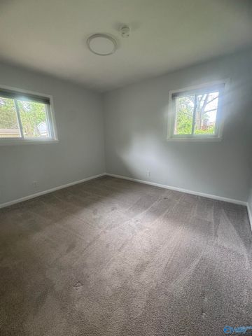 909 Woodall Lane NW, Huntsville, AL 35816