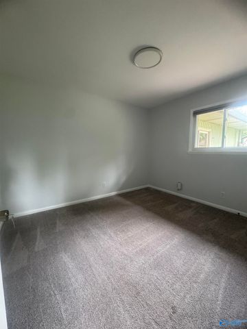 909 Woodall Lane NW, Huntsville, AL 35816