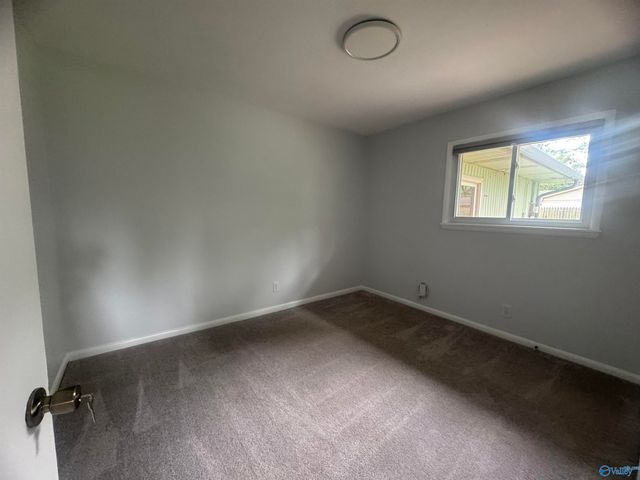 909 Woodall Lane NW, Huntsville, AL 35816