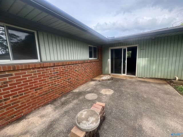909 Woodall Lane NW, Huntsville, AL 35816