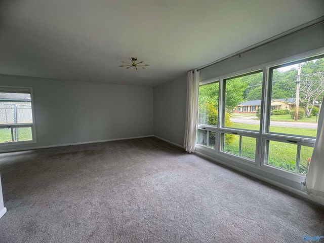 909 Woodall Lane NW, Huntsville, AL 35816