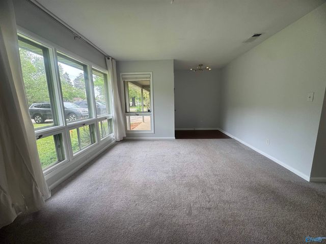 909 Woodall Lane NW, Huntsville, AL 35816