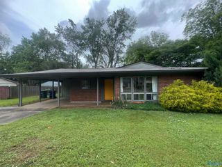 909 Woodall Lane NW, Huntsville, AL 35816