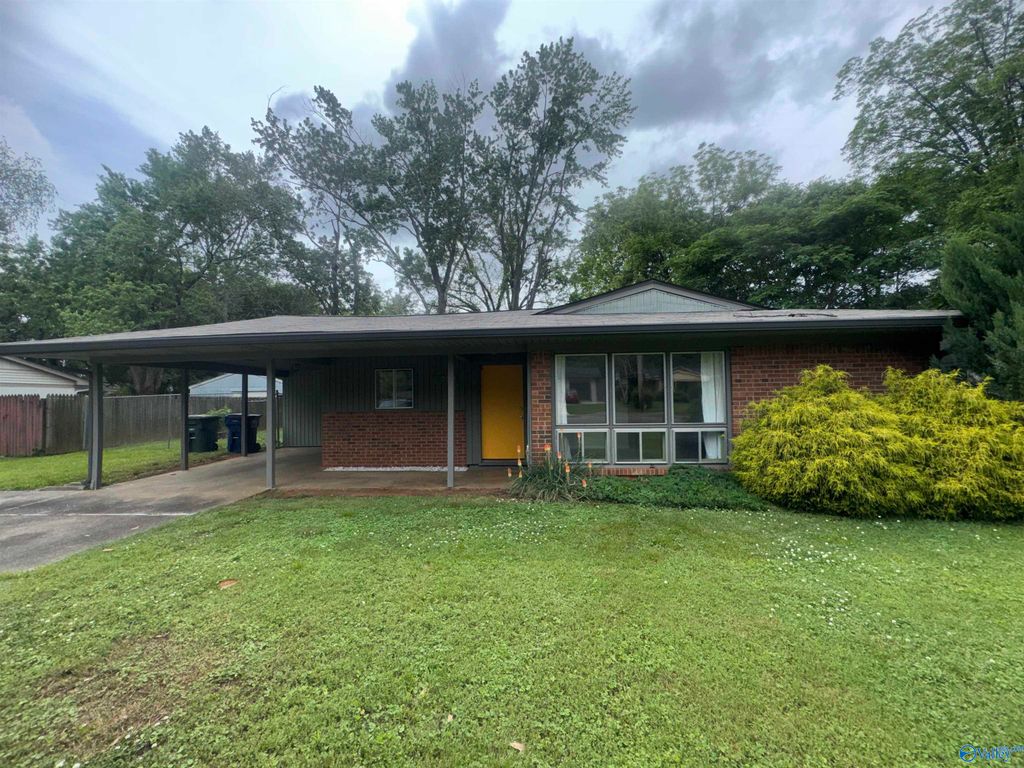 909 Woodall Lane NW, Huntsville, AL 35816