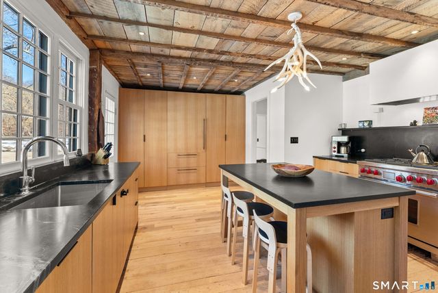 382 Weekeepeemee Road, Woodbury, CT 06798