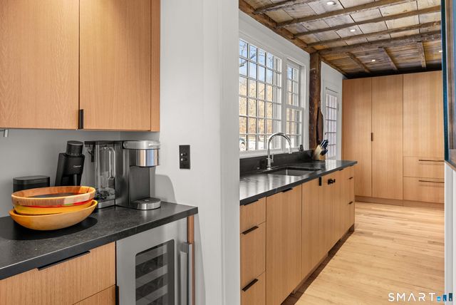 382 Weekeepeemee Road, Woodbury, CT 06798